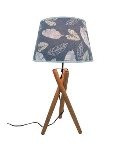 Lámpara de mesa con pantalla estampada azul de hojas