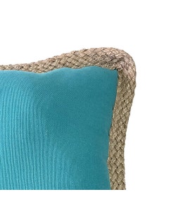 Cojín azul aqua con ribete trenzado de yute